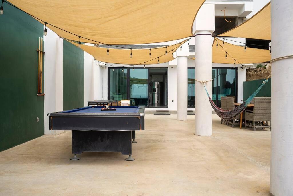 Triton'S Playhouse Beachfront Primo Tapia Ngoại thất bức ảnh